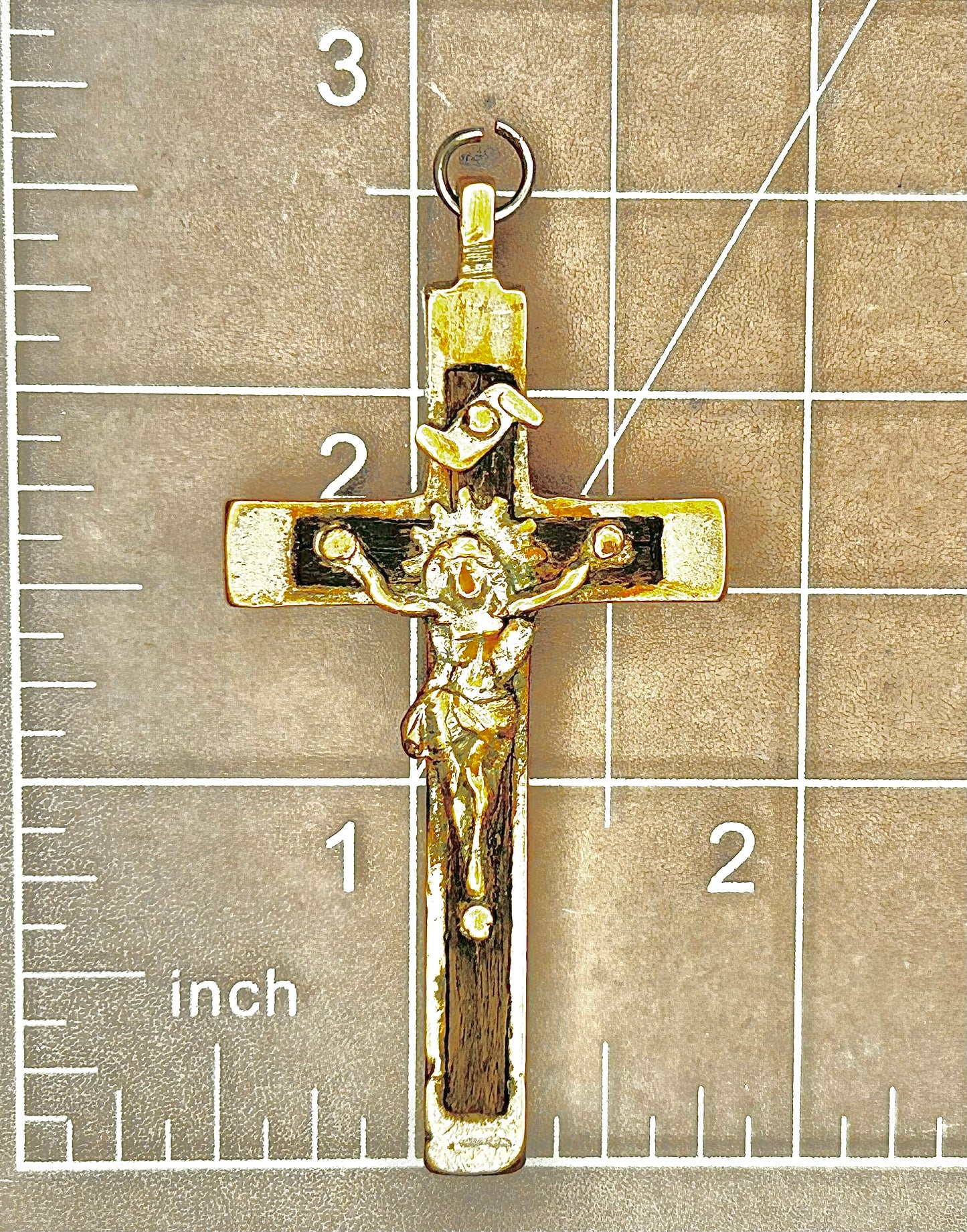 Crucifix pendant 