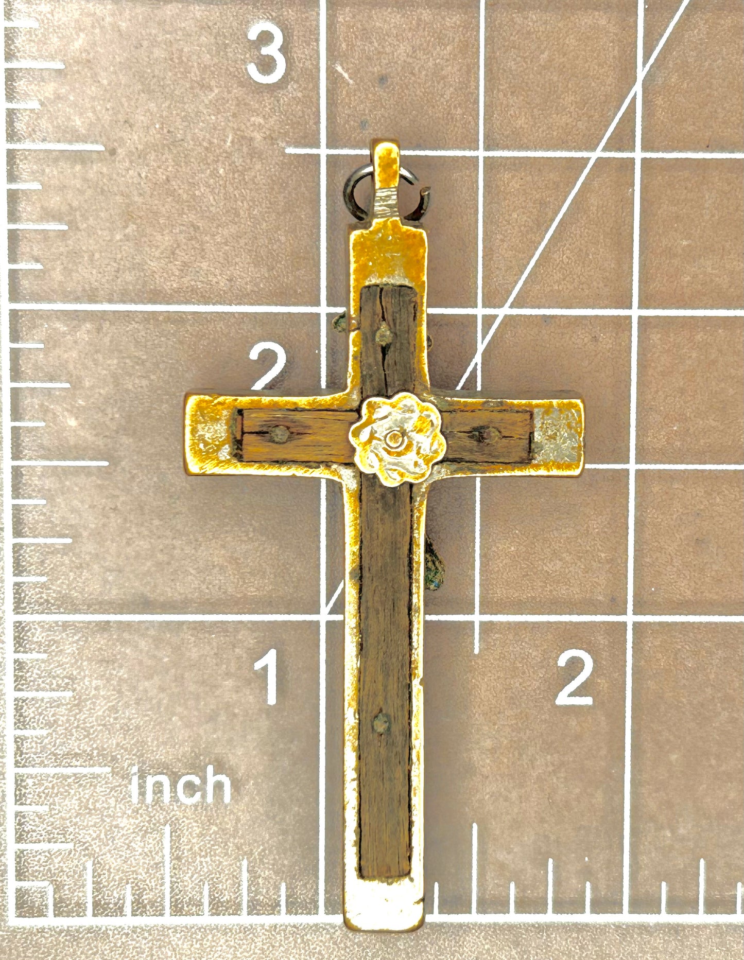 Crucifix pendant 