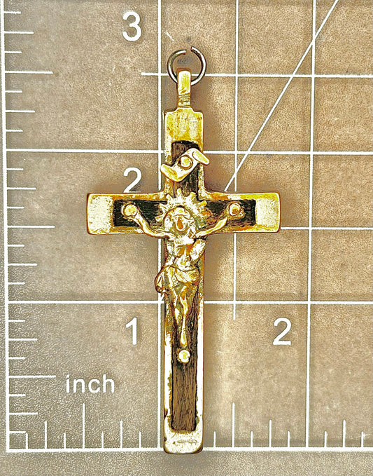 Crucifix pendant ￼